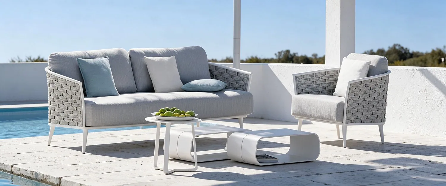 Conjunto de sofá modular — White Box Pool Deck, Clear Day